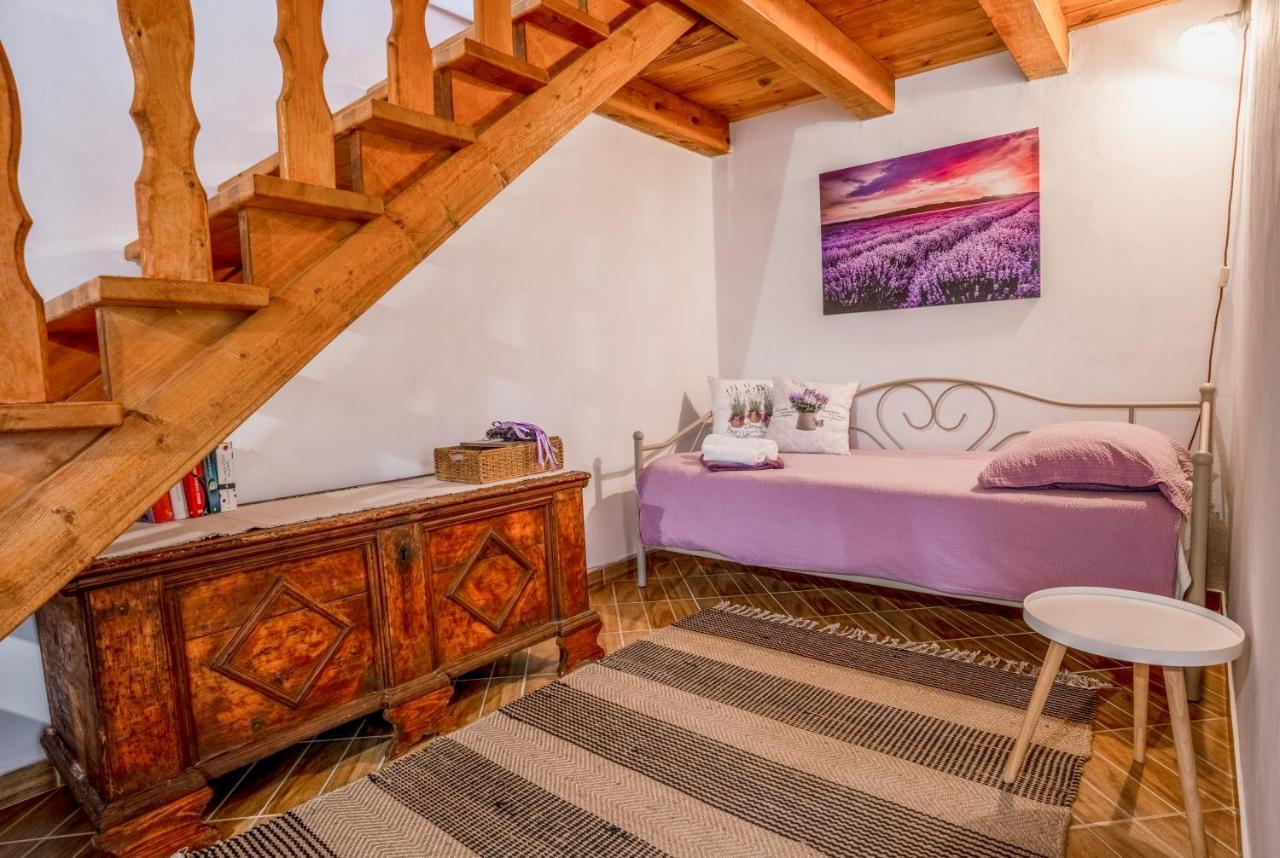 Lavanda Apartments & Room Sveti Lovreč Pazenatički Eksteriør billede